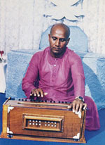 Guru-playing-harmonium